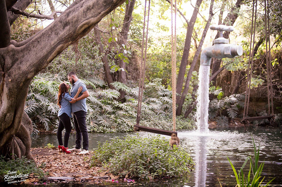 fotografias durante cena romantica en guadalajara